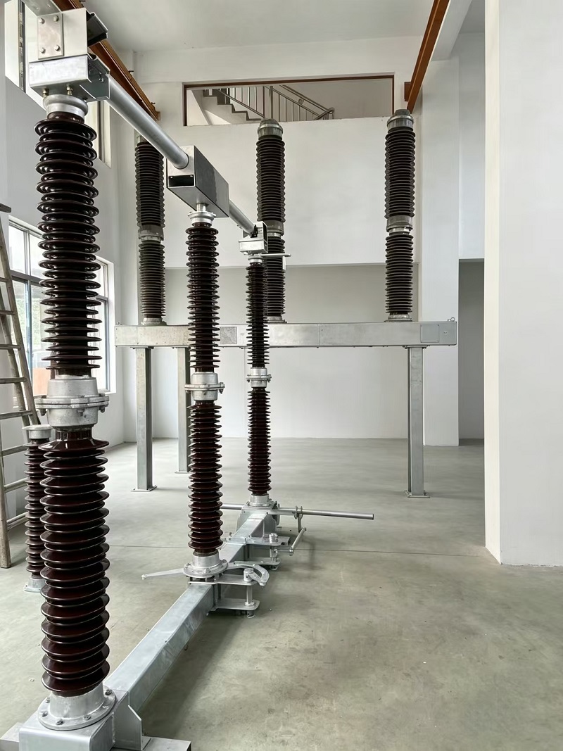 Rozłącznik 220 kV do zastosowań zewnętrznych w podstacjach wysokiego napięcia